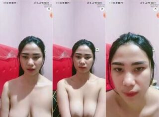Uting Mahasiwi Lugu Pamerin Nenen Agak Malu-malu